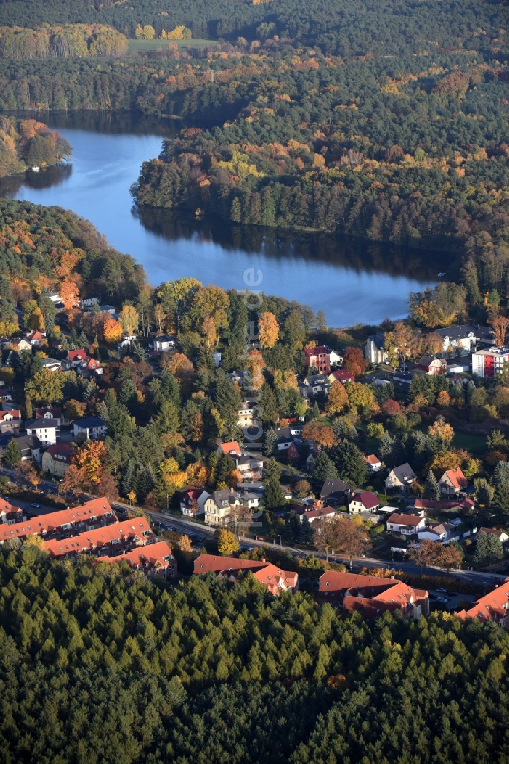 Luftbild Grünheide (Mark) - Ortskern am Uferbereich des Werlsee Peetzsee in Grünheide (Mark) im Bundesland Brandenburg