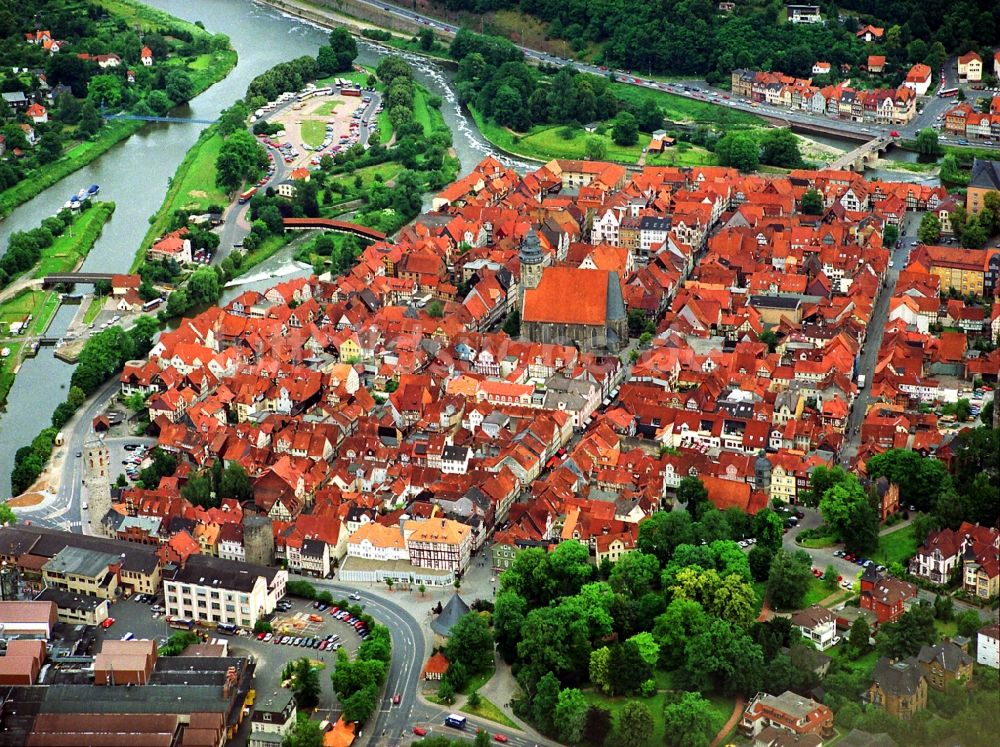 Luftbild Hann. Münden - Ortskern am Uferbereich des Zusammenfluss von Werra und Fulda zur Weser - Flußverlaufes in Hann. Münden im Bundesland Niedersachsen