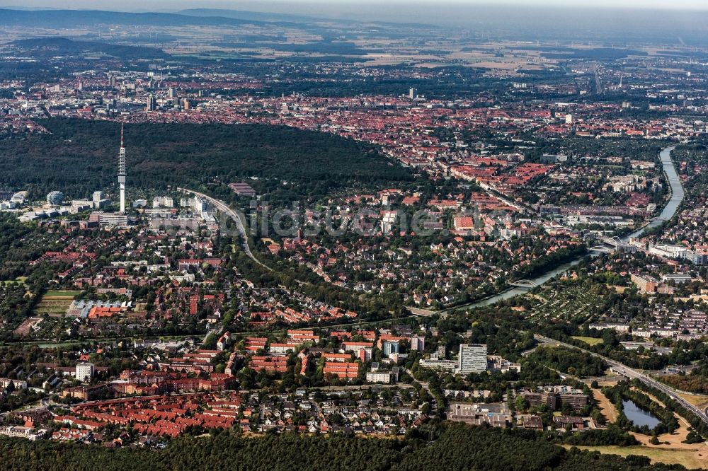 Luftaufnahme Hannover - Ortsteil mit Blick auf den Fernmeldeturm - Fernsehturm Telemax in Hannover im Bundesland Niedersachsen