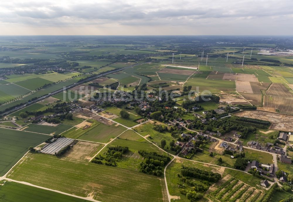 Luftaufnahme Erkelenz OT Borschmich - Ortsteil Borschmich, aufgegebener Stadtteil von Erkelenz am Rande des Braunkohletagebaus Garzweiler I bei Erkelenz im Bundesland Nordrhein-Westfalen