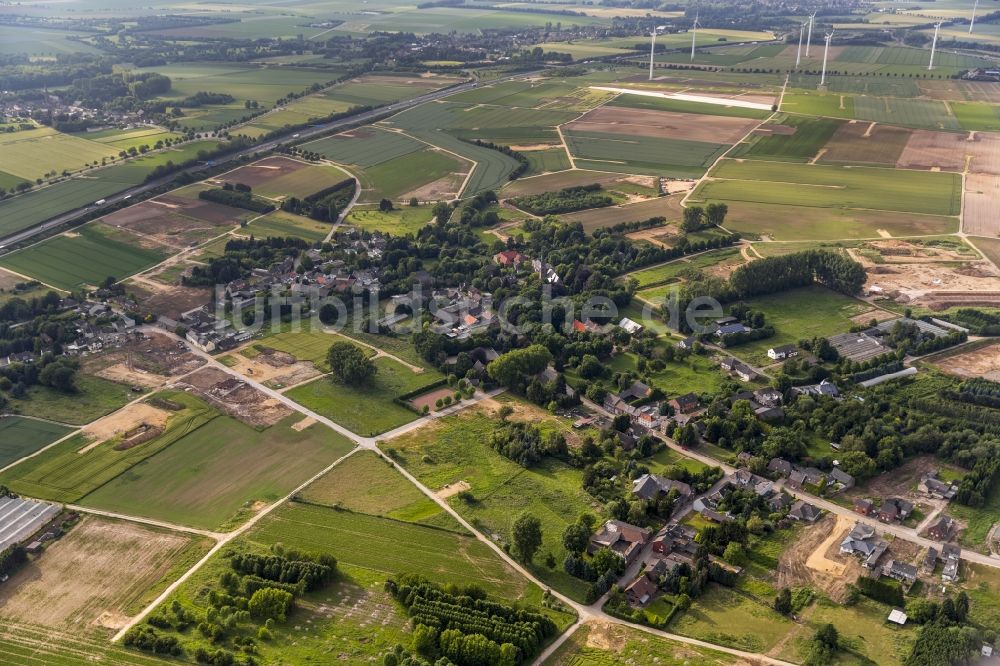 Erkelenz OT Borschmich von oben - Ortsteil Borschmich, aufgegebener Stadtteil von Erkelenz am Rande des Braunkohletagebaus Garzweiler I bei Erkelenz im Bundesland Nordrhein-Westfalen