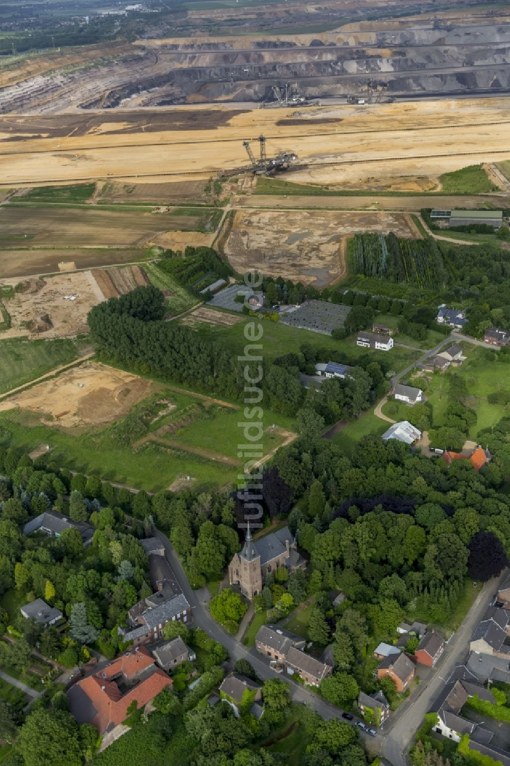 Luftbild Erkelenz OT Borschmich - Ortsteil Borschmich, aufgegebener Stadtteil von Erkelenz am Rande des Braunkohletagebaus Garzweiler I bei Erkelenz im Bundesland Nordrhein-Westfalen