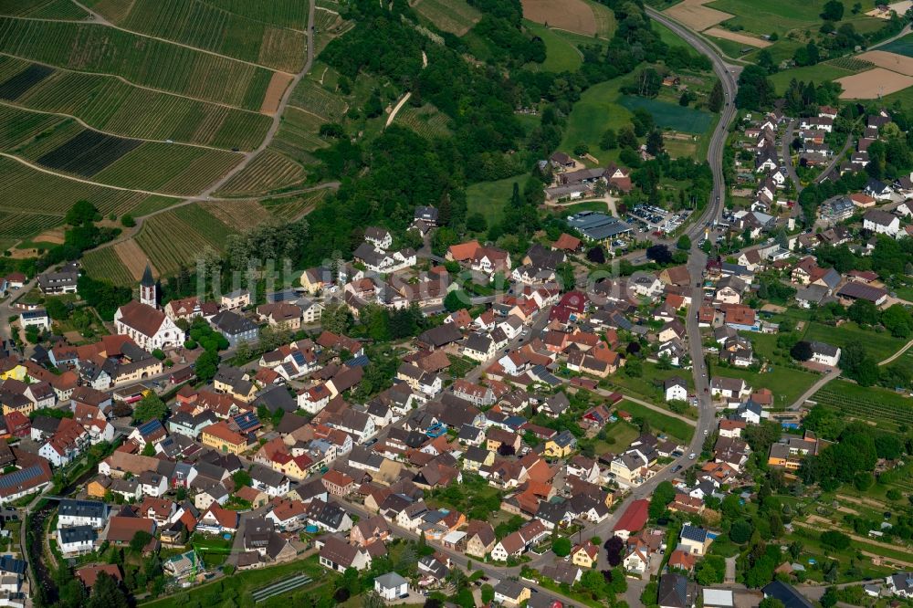 Ehrenkirchen aus der Vogelperspektive: Ortsteil Ehrenstetten in Ehrenkirchen im Bundesland Baden-Württemberg, Deutschland