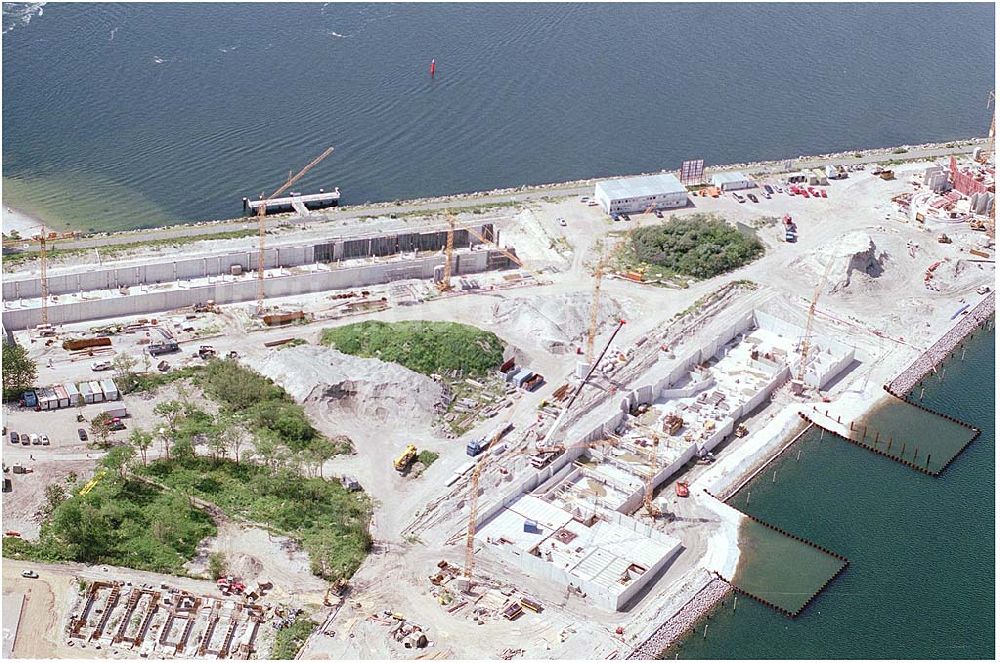 Luftbild Rostock / Warnemünde - Ortsteil Hohe Düne von Rostock/Warnemünde Baustelle am Yachthafen Hohe Düne Fertigstellung 2005 Investor ist die Immobiliengruppe ODIN AG