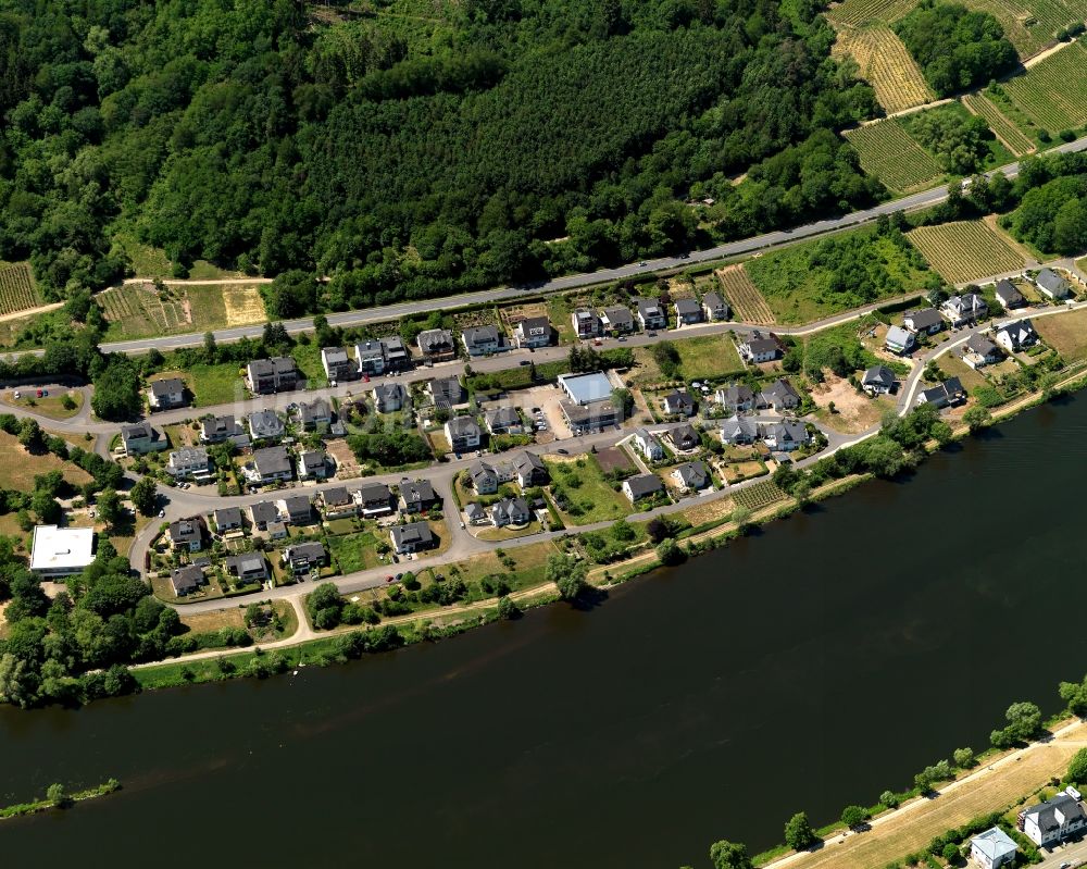 Luftaufnahme Zell (Mosel) Kaimt - Ortsteil Kaimt am Ufer des Flussverlaufes der Mosel in Zell (Mosel) im Bundesland Rheinland-Pfalz