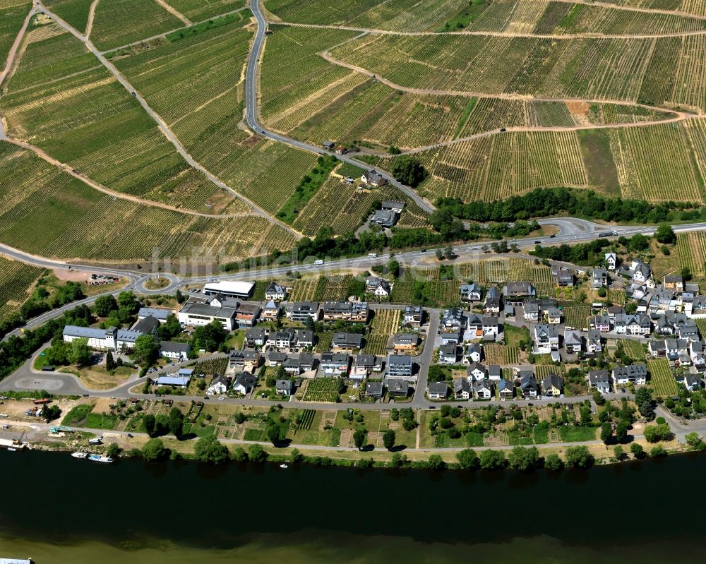 Luftbild Zell (Mosel) Kaimt - Ortsteil Kaimt am Ufer des Flussverlaufes der Mosel in Zell (Mosel) im Bundesland Rheinland-Pfalz