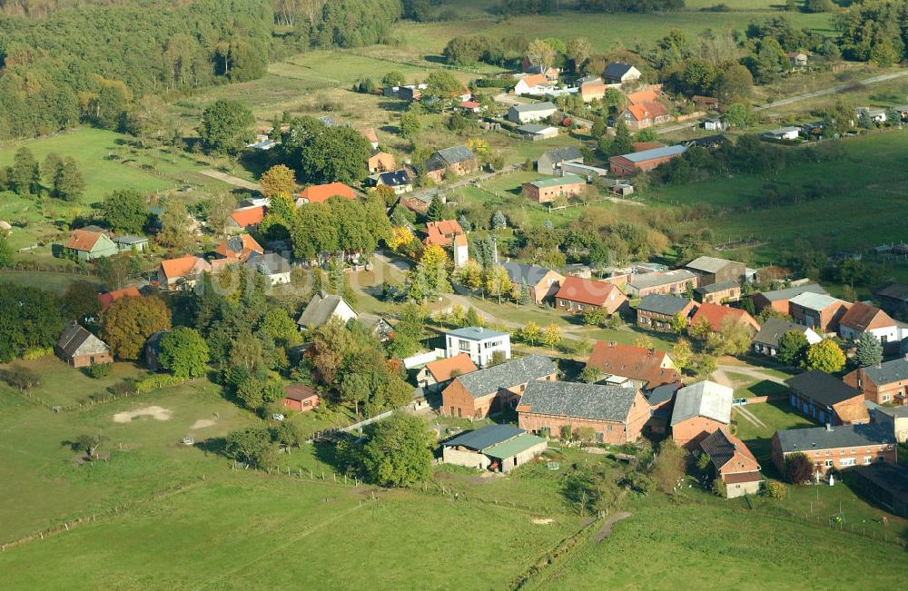 Nausdorf / Lenzen aus der Vogelperspektive: Ortsteil Nausdorf der Gemeinde Lenzen