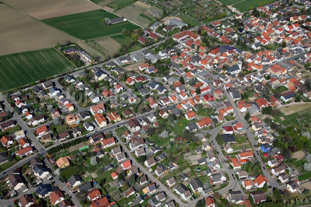 Luftaufnahme Saulheim - Ortsteil Ober- Saulheim in der Ortsgemeinde Saulheim in der Verbandsgemeinde Wörrstadt im Landkreis Alzey-Worms in Rheinland-Pfalz