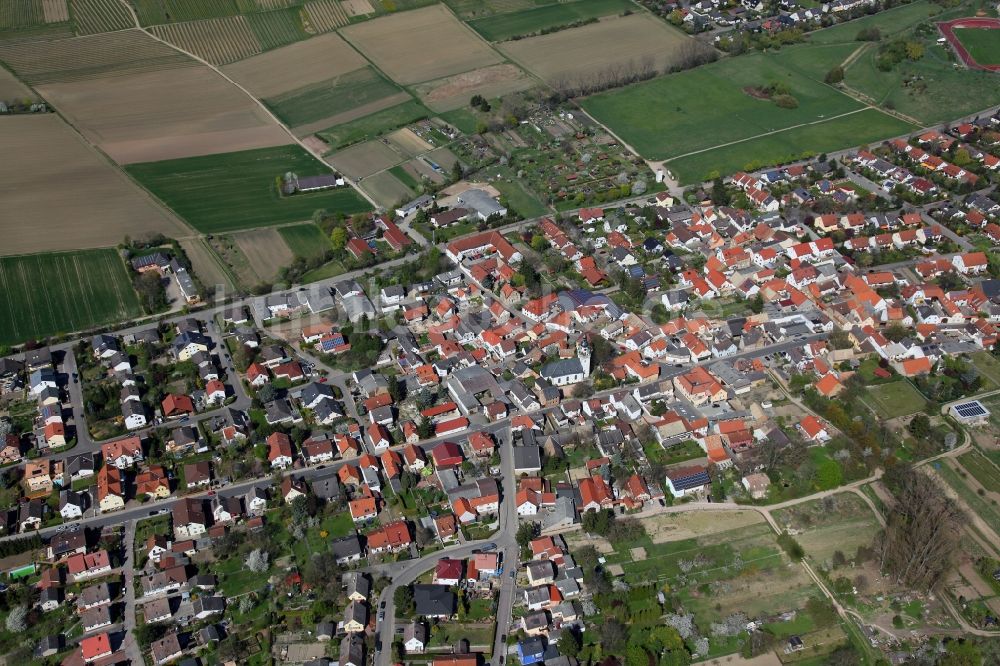 Saulheim von oben - Ortsteil Ober- Saulheim in der Ortsgemeinde Saulheim in der Verbandsgemeinde Wörrstadt im Landkreis Alzey-Worms in Rheinland-Pfalz