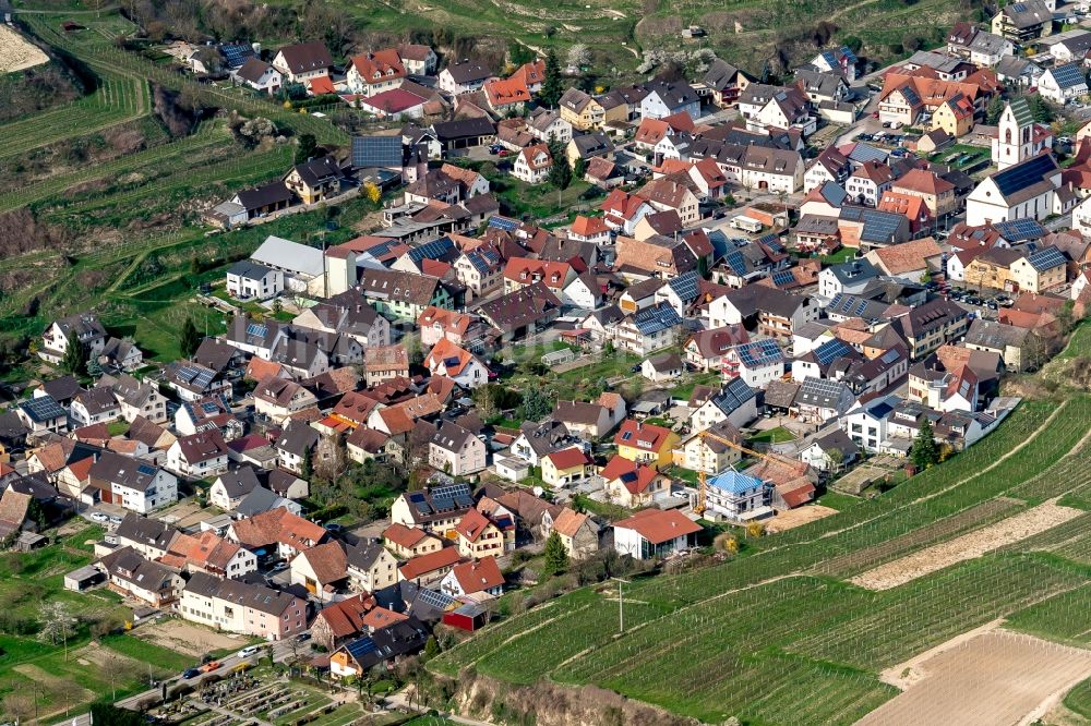 Vogtsburg im Kaiserstuhl von oben - Ortsteil Oberbergen in Vogtsburg im Kaiserstuhl im Bundesland Baden-Württemberg, Deutschland