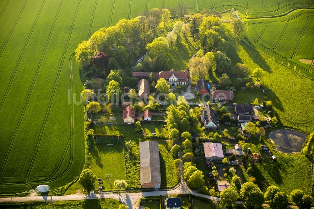 Vipperow OT Solzow von oben - Ortsteilanscht von Solzow in Vipperow im Bundesland Mecklenburg-Vorpommern