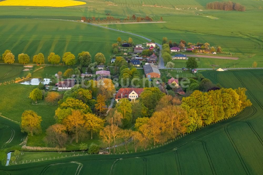 Luftbild Vipperow OT Solzow - Ortsteilanscht von Solzow in Vipperow im Bundesland Mecklenburg-Vorpommern