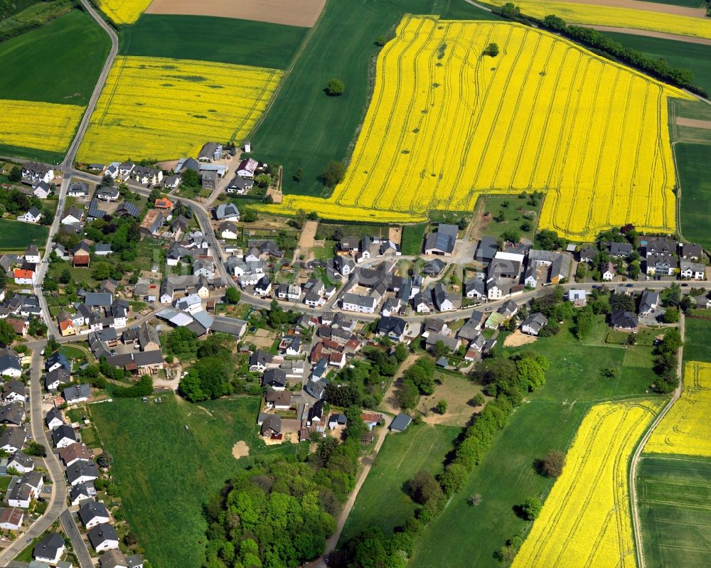 Mayen von oben - Ortsteilansicht von Berresheim im Stadtteil Alzheim in Mayen im Bundesland Rheinland-Pfalz