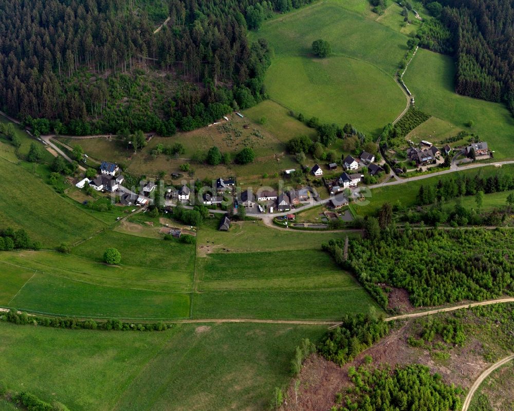 Friesenhagen aus der Vogelperspektive: Ortsteilansicht von Bettorf in Friesenhagen im Bundesland Rheinland-Pfalz