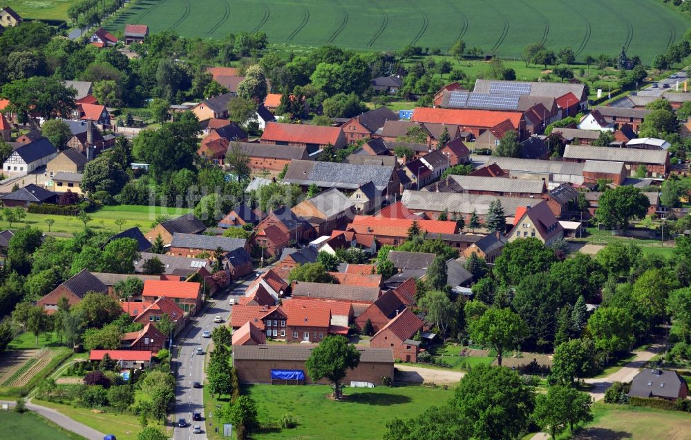 Osterburg OT Erxleben von oben - Ortsteilansicht von Erxleben ( Altmark ) in Osterburg im Bundesland Sachsen-Anhalt