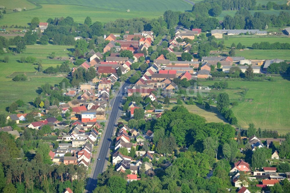 Löwenberger Land von oben - Ortsteilansicht von Grieben in der Gemeinde Löwenberger Land im Bundesland Brandenburg