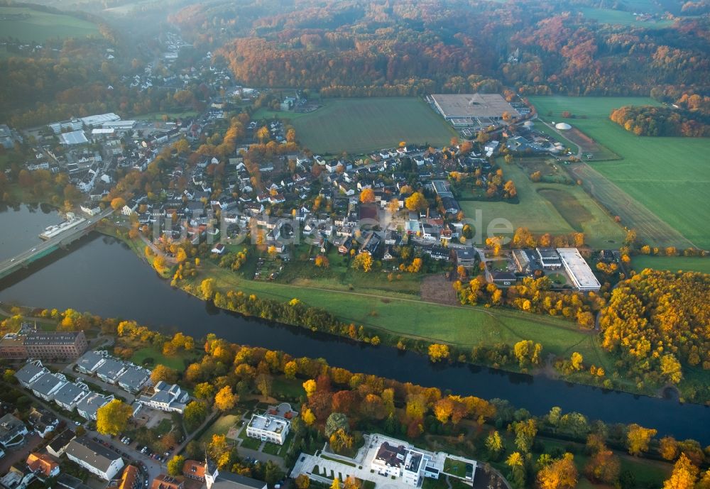 Luftbild Essen - Ortsteilansicht des herbstlichen Kettwig vor der Brücke im Süden des Stadtteils Kettwig in Essen im Bundesland Nordrhein-Westfalen