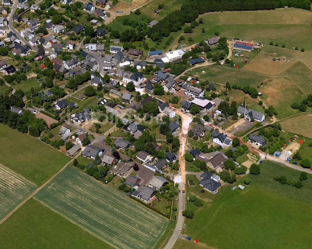 Beltheim von oben - Ortsteilansicht von Heyweiler im Norden der Ortsgemeinde Beltheim im Bundesland Rheinland-Pfalz