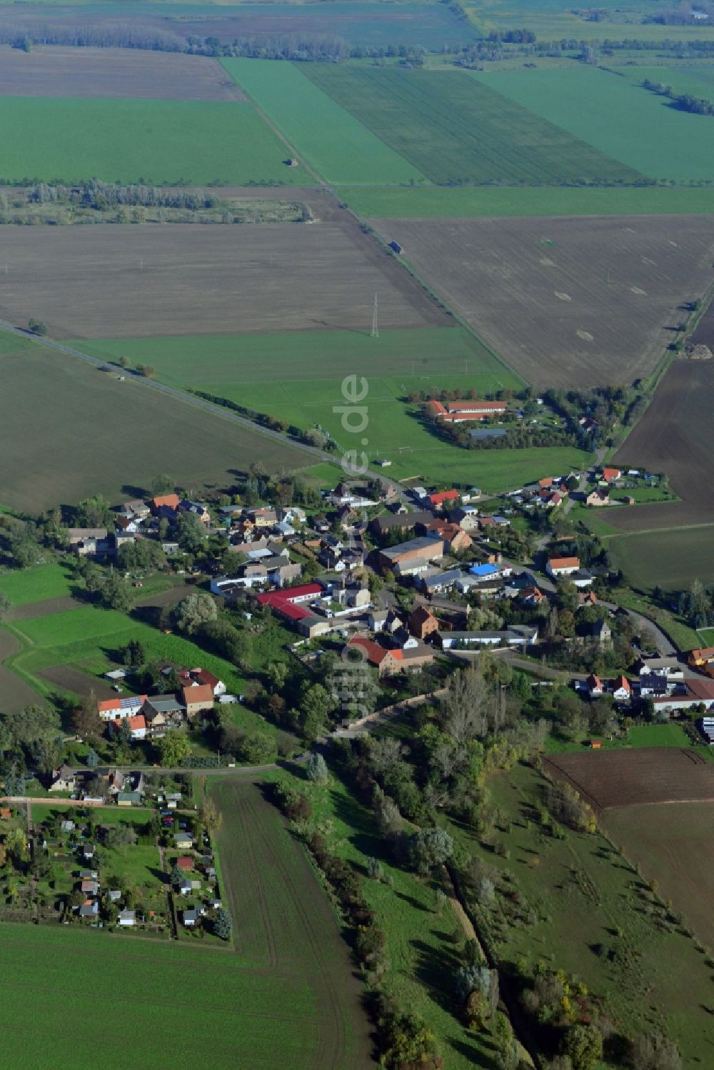 Luftbild Könnern OT Hohenedlau - Ortsteilansicht von Hohenedlau in Könnern im Bundesland Sachsen-Anhalt