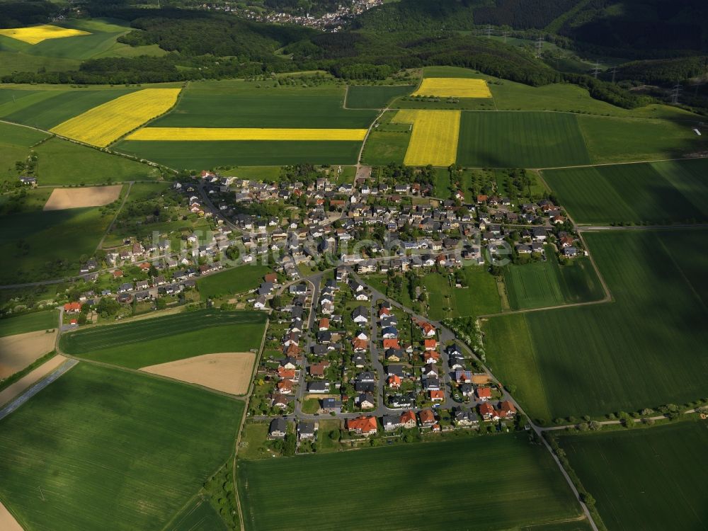 Burgbrohl von oben - Ortsteilansicht von Lützingen in der Ortsgemeinde Burgbrohl im Bundesland Rheinland-Pfalz