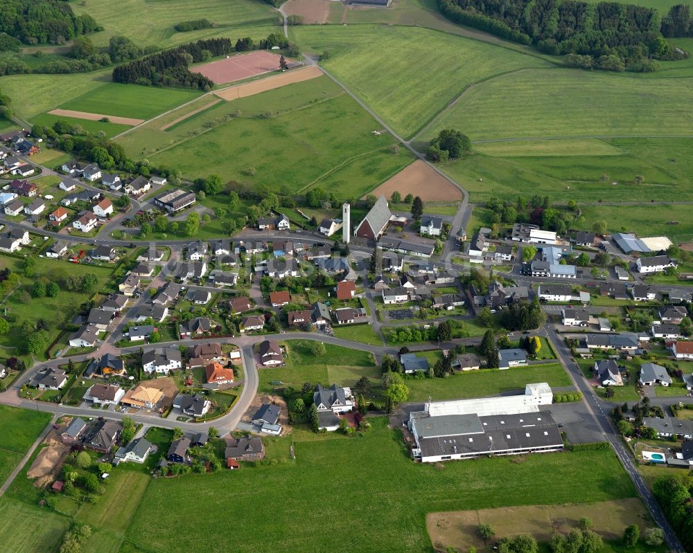 Kölbingen aus der Vogelperspektive: Ortsteilansicht von Möllingen in der Ortsgemeinde Kölbingen im Bundesland Rheinland-Pfalz