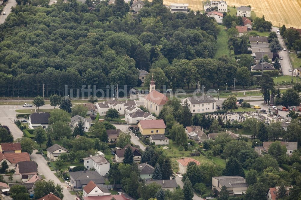 Maria Ellend von oben - Ortsteilansicht von Neu Haslau mit der katholischen Kirche Maria Ellend in Maria Ellend in Niederösterreich, Österreich