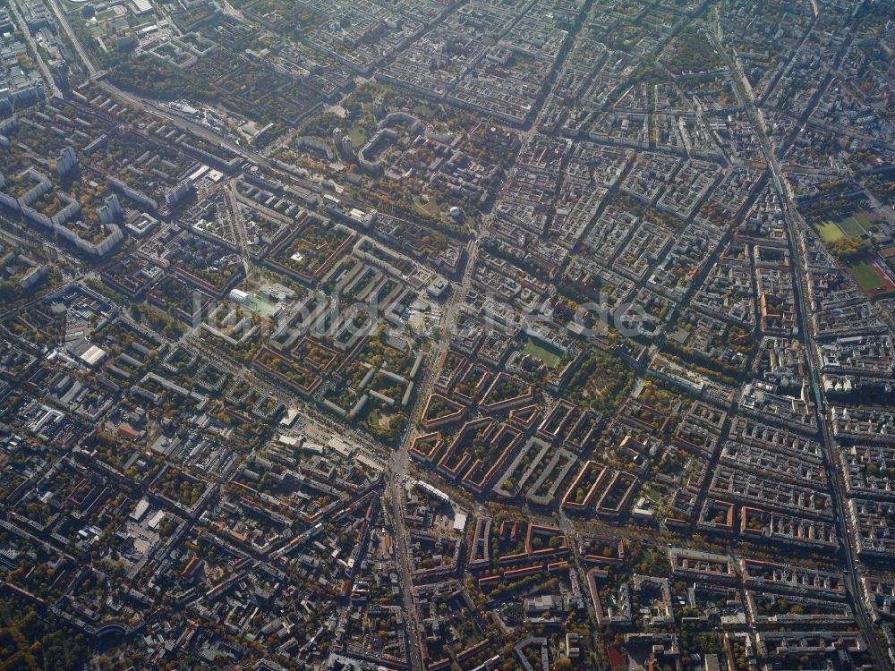 Luftbild Berlin - Ortsteilansicht von Prenzlauer Berg an der Kreuzung Prenzlauer Allee, Ostseestraße und Wisbyer Straße im Bezirk Pankow in Berlin