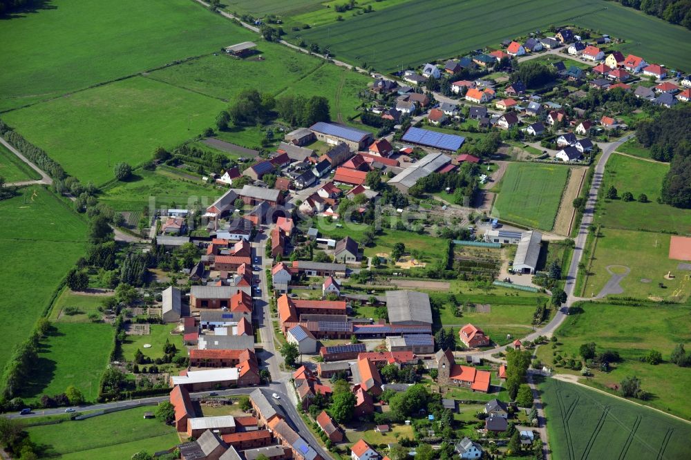 Bismark ( Altmark ) OT Schernika aus der Vogelperspektive: Ortsteilansicht von Schernikau in Bismark ( Altmark ) im Bundesland Sachsen-Anhalt