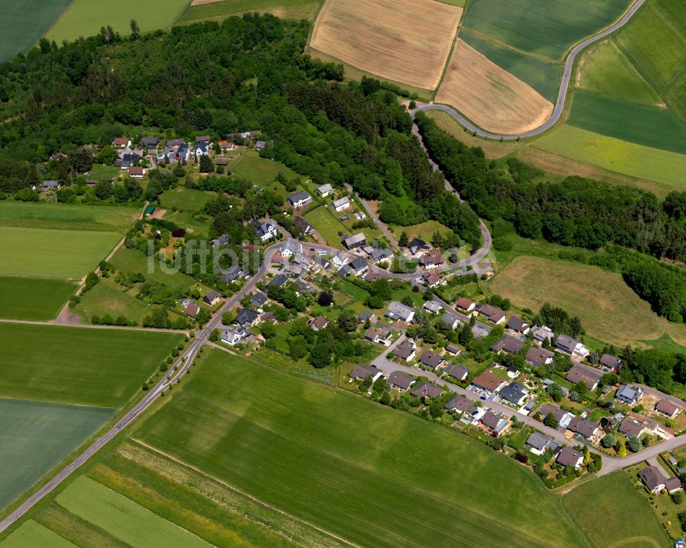 Beltheim aus der Vogelperspektive: Ortsteilansicht von Schnellbach im Osten der Ortsgemeinde Beltheim im Bundesland Rheinland-Pfalz