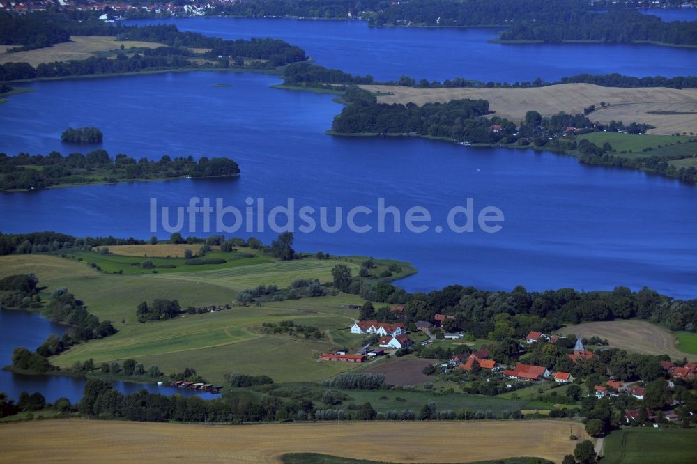 Luftaufnahme Kuchelmiß - Ortsteilansicht von Serrahn und Krakower Seenlandschaft in der Gemeinde Kuchelmiß im Bundesland Mecklenburg-Vorpommern