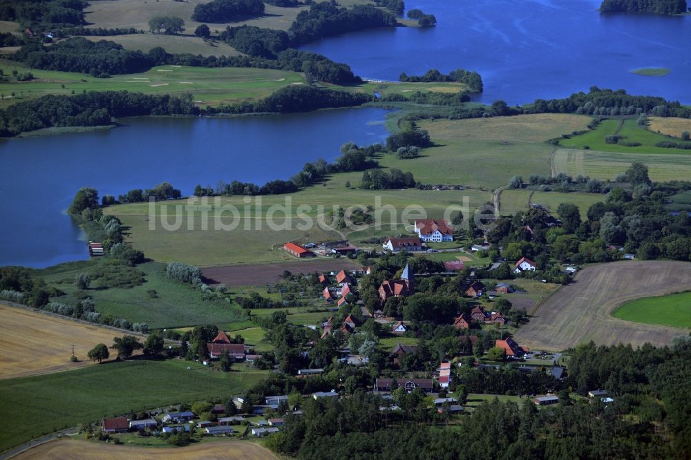 Kuchelmiß von oben - Ortsteilansicht von Serrahn und Krakower Seenlandschaft in der Gemeinde Kuchelmiß im Bundesland Mecklenburg-Vorpommern