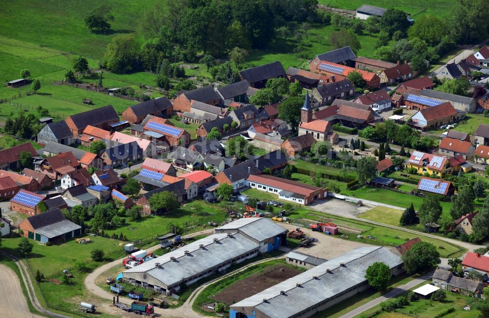 Lüderitz OT Stegelitz aus der Vogelperspektive: Ortsteilansicht von Stegelitz in der Gemeinde Lüderitz im Bundesland Sachsen-Anhalt