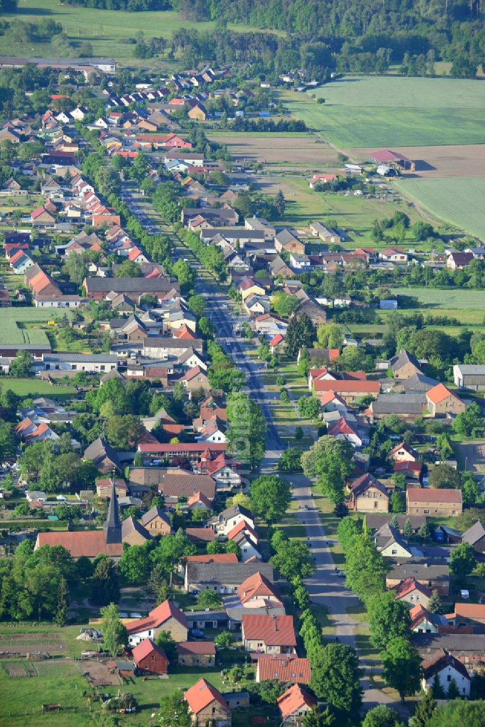 Löwenberger Land von oben - Ortsteilansicht von Teschendorf in der Gemeinde Löwenberger Land im Bundesland Brandenburg