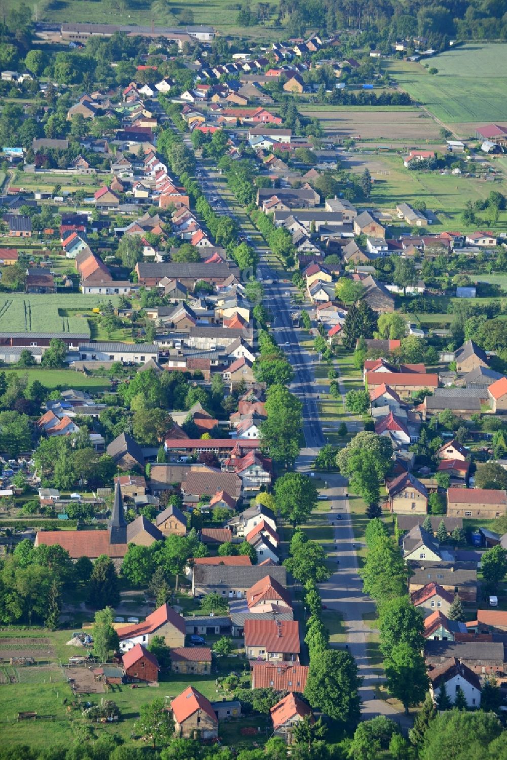 Löwenberger Land aus der Vogelperspektive: Ortsteilansicht von Teschendorf in der Gemeinde Löwenberger Land im Bundesland Brandenburg