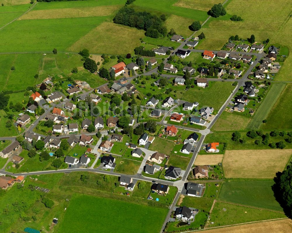 Asbach von oben - Ortsteilansicht eines Wohngebietes im Norden der Ortsgemeinde Asbach im Bundesland Rheinland-Pfalz