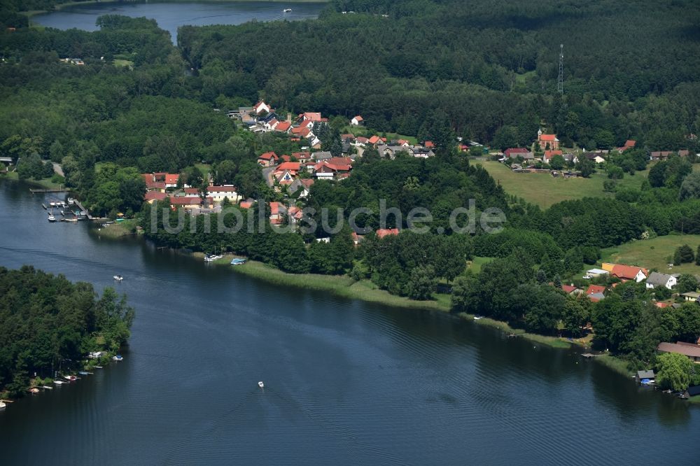 Zechlinerhütte aus der Vogelperspektive: Ortsteilansicht von Zechlinerhütte und Uferbereiche des Schlabornsee im Bundesland Brandenburg