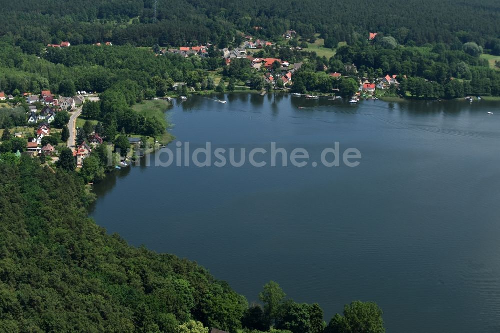 Zechlinerhütte von oben - Ortsteilansicht von Zechlinerhütte und Uferbereiche des Schlabornsee im Bundesland Brandenburg