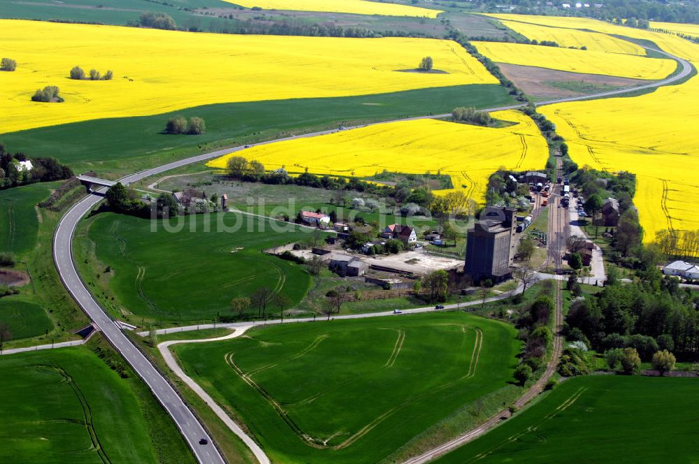 GRAMZOW aus der Vogelperspektive: Ortsumfahrung der Bundesstrasse B 166 nördlich von Gramzow