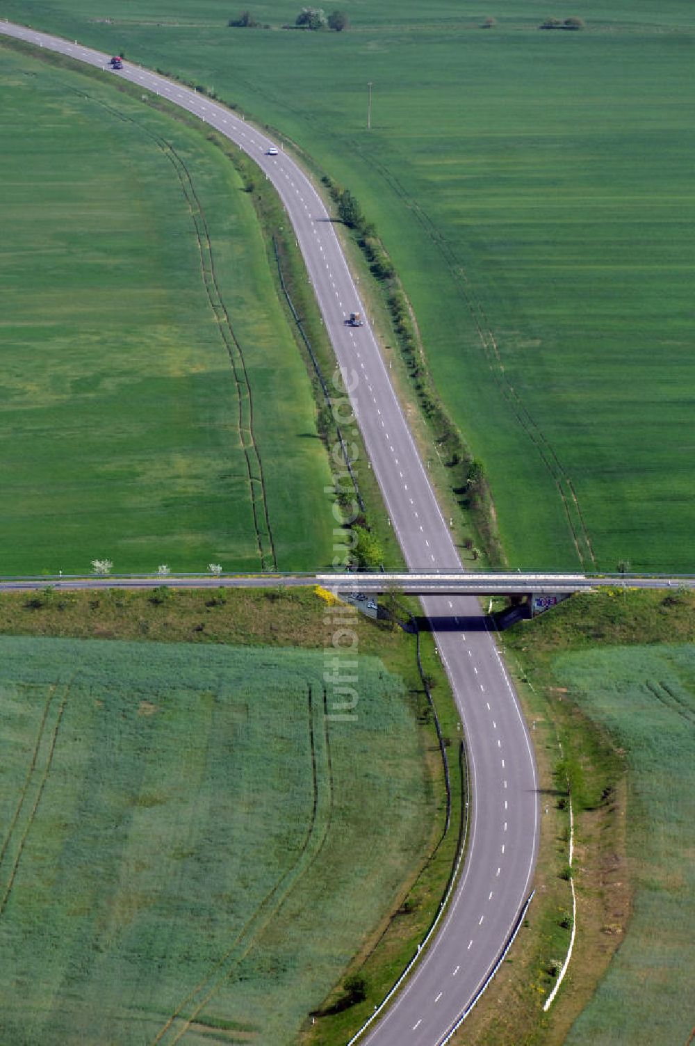 MÜNCHEBERG aus der Vogelperspektive: Ortsumfahrung der Bundesstrasse B 1 südlich von Müncheberg