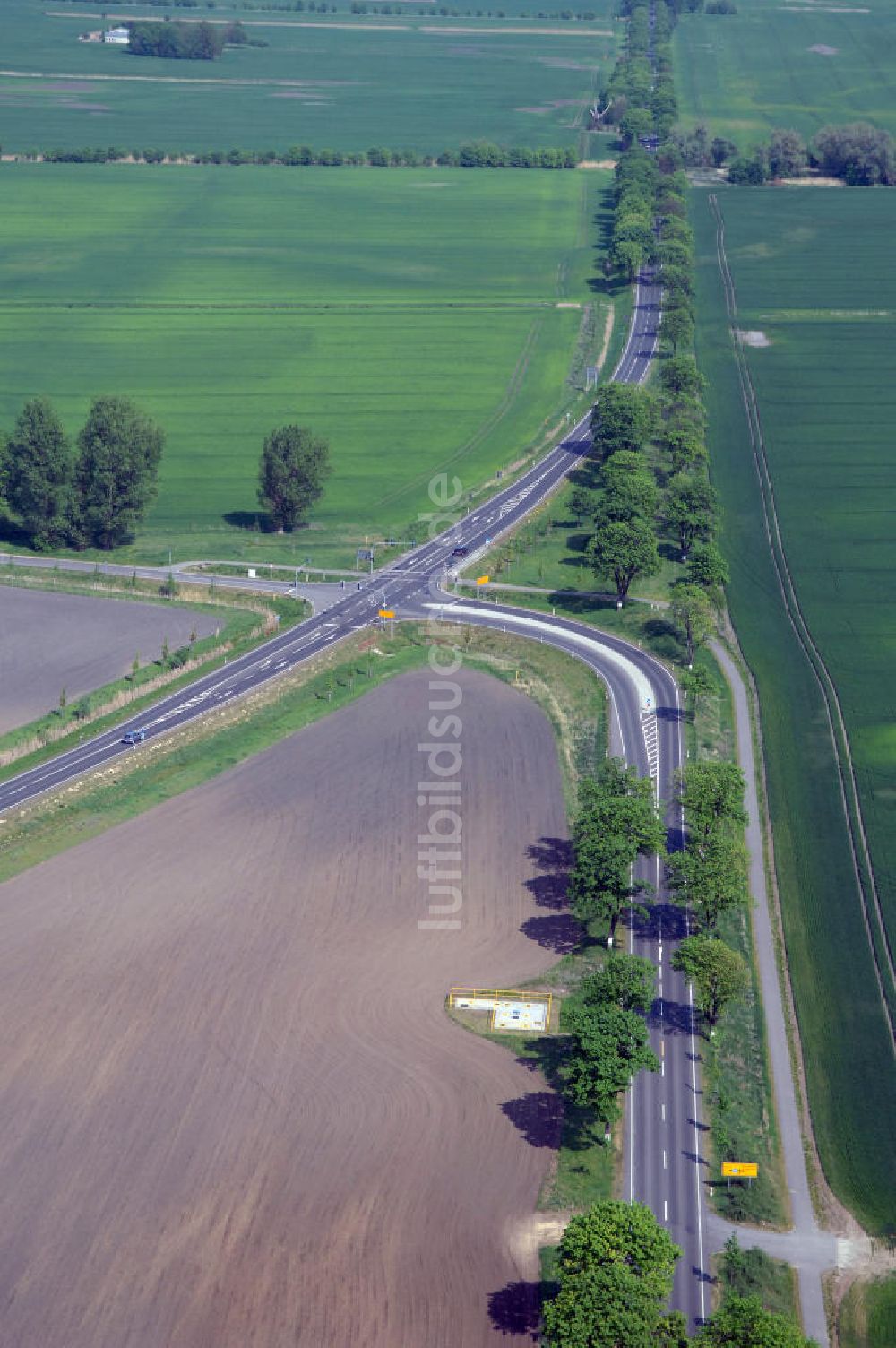 SEELOW aus der Vogelperspektive: Ortsumfahrung der Bundesstrasse B 1 westlich von Seelow