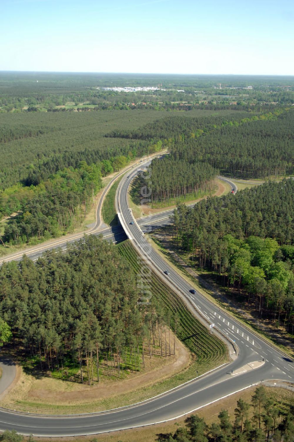 ORANIENBURG aus der Vogelperspektive: Ortsumfahrung Oranienburg B96 westlich von Oranienburg