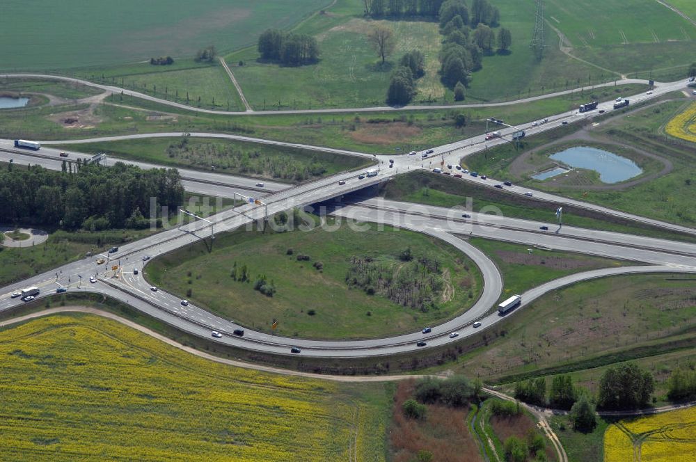 ALTLANDSBERG aus der Vogelperspektive: Ortsumgehung Landesstrasse L 33 südwestlich von Altlandsberg bis zum östlichen Berliner Ring