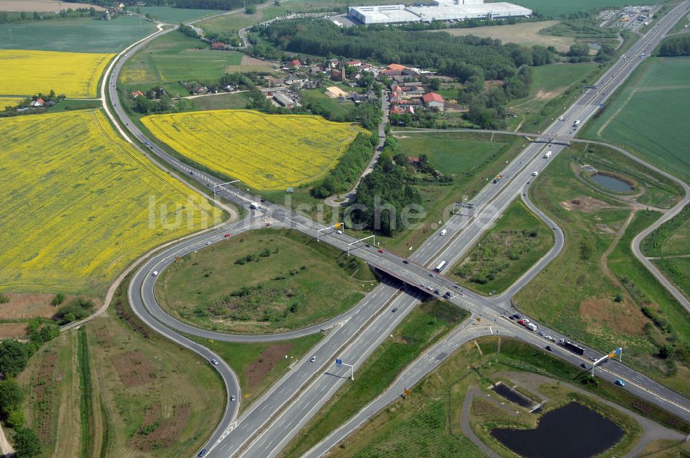 ALTLANDSBERG aus der Vogelperspektive: Ortsumgehung Landesstrasse L 33 südwestlich von Altlandsberg bis zum östlichen Berliner Ring