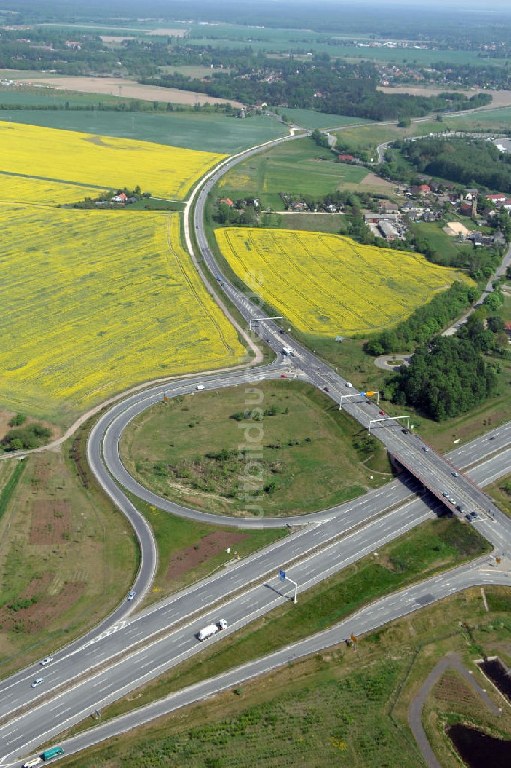 Luftaufnahme ALTLANDSBERG - Ortsumgehung Landesstrasse L 33 südwestlich von Altlandsberg bis zum östlichen Berliner Ring