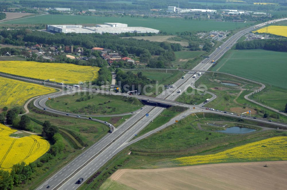 ALTLANDSBERG aus der Vogelperspektive: Ortsumgehung Landesstrasse L 33 südwestlich von Altlandsberg bis zum östlichen Berliner Ring