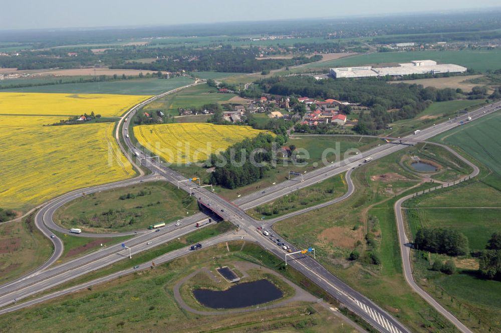 ALTLANDSBERG aus der Vogelperspektive: Ortsumgehung Landesstrasse L 33 südwestlich von Altlandsberg bis zum östlichen Berliner Ring