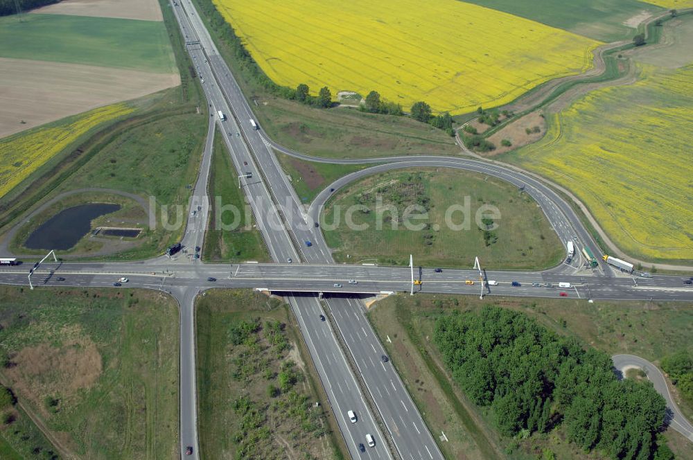 ALTLANDSBERG aus der Vogelperspektive: Ortsumgehung Landesstrasse L 33 südwestlich von Altlandsberg bis zum östlichen Berliner Ring