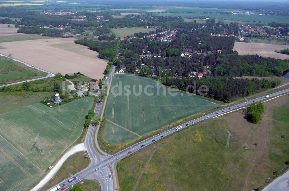 ALTLANDSBERG aus der Vogelperspektive: Ortsumgehung Landesstrasse L 33 südwestlich von Altlandsberg bis zum östlichen Berliner Ring