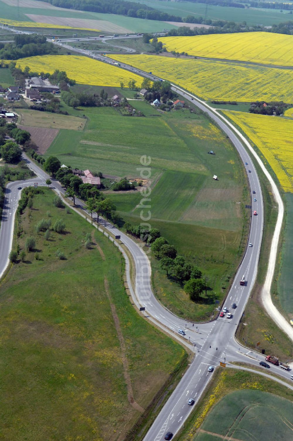 ALTLANDSBERG von oben - Ortsumgehung Landesstrasse L 33 südwestlich von Altlandsberg bis zum östlichen Berliner Ring