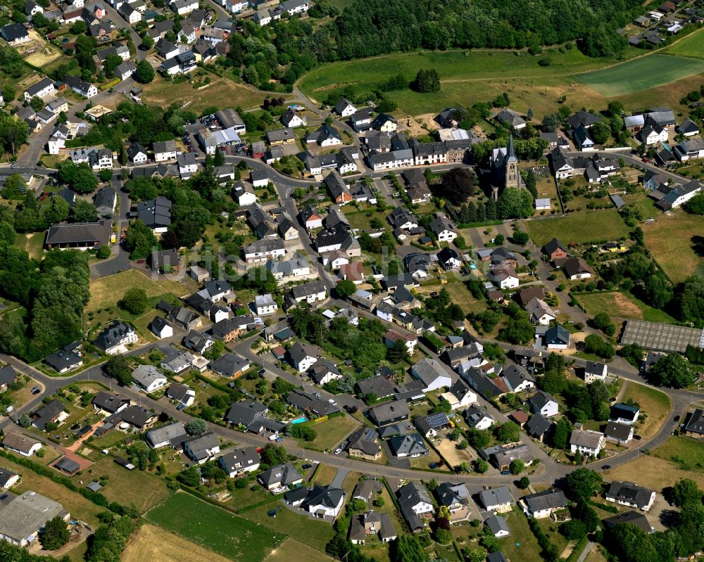 Landkern aus der Vogelperspektive: Ortszentrum der Ortsgemeinde Landkern im Bundesland Rheinland-Pfalz